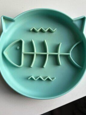 Blue Silicon Slow Feeding Cat Plate with Suction Cups